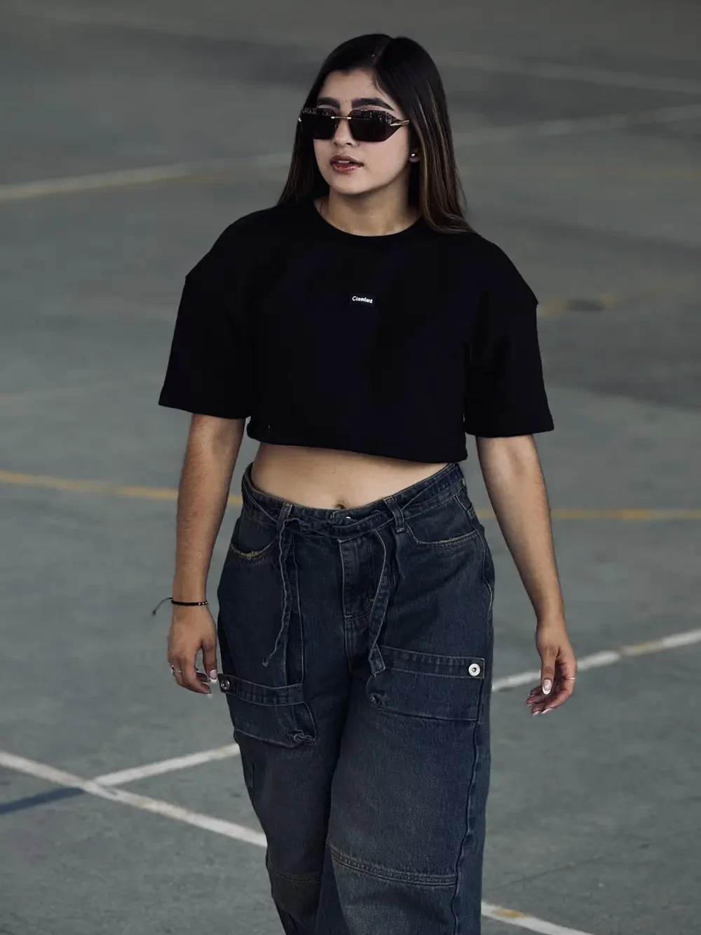 Camiseta Corta Oversize Negra Aplique