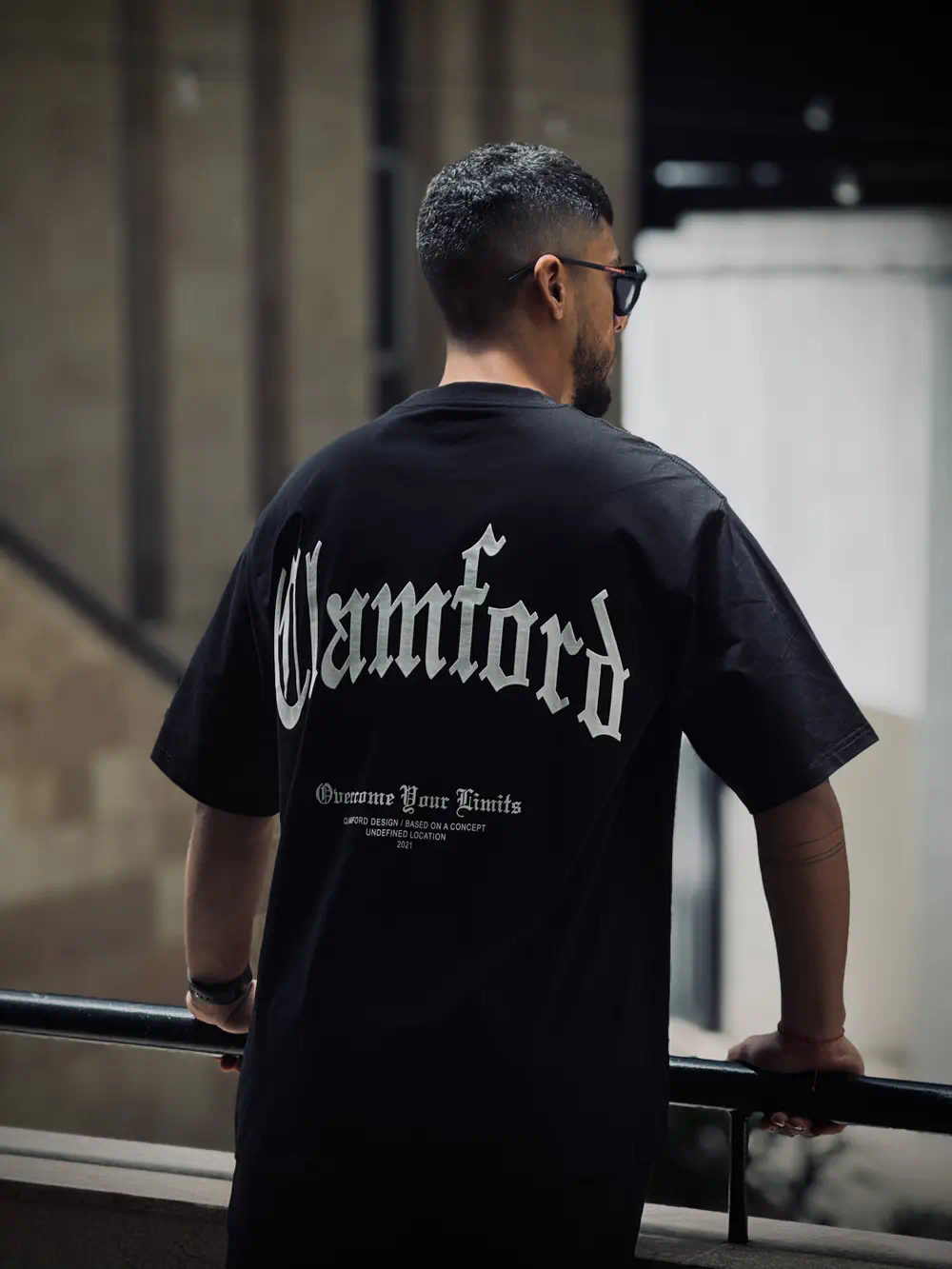 Camiseta Oversize Negro Texto Clamford