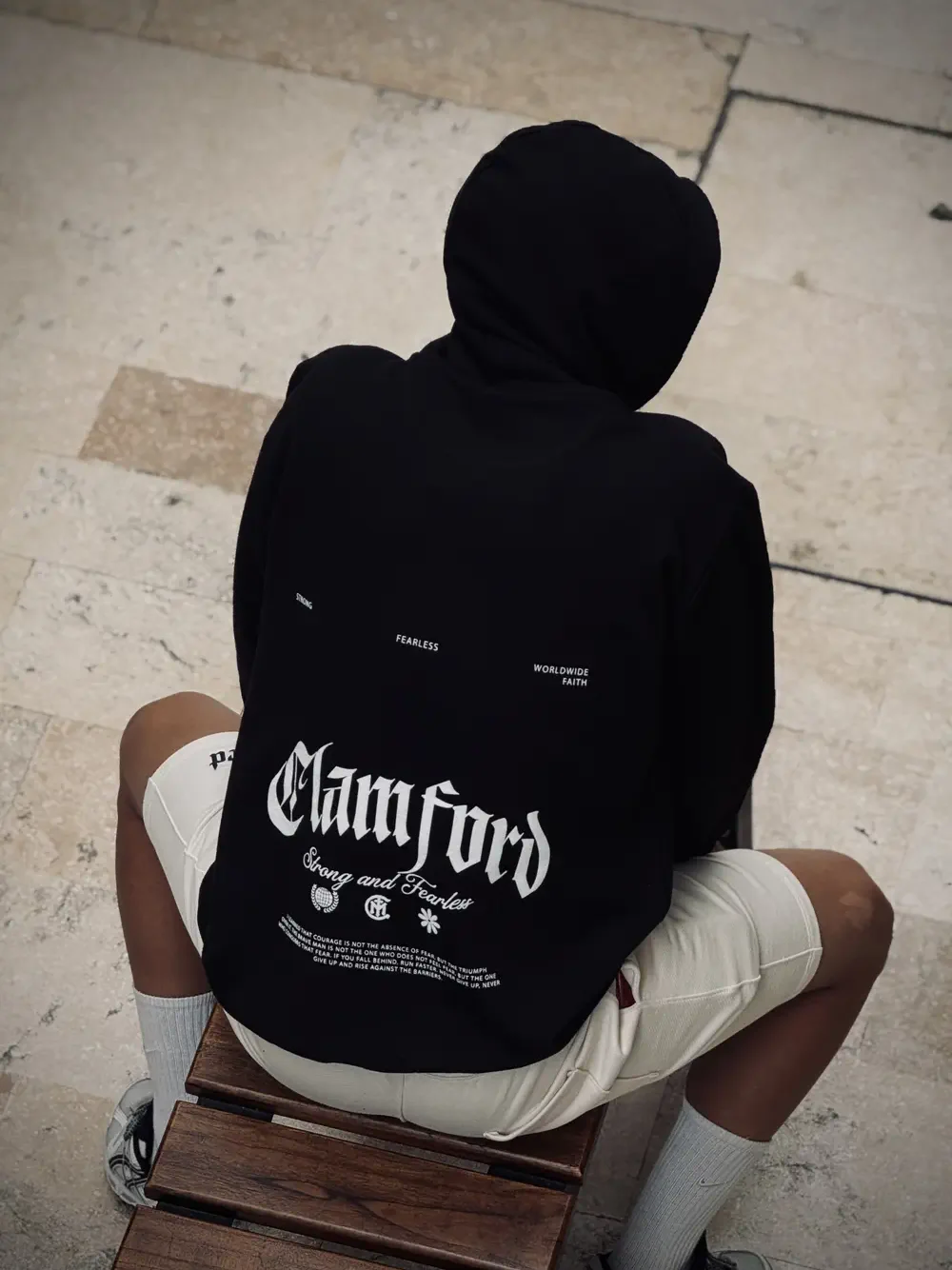 Hoodie Negro Texto Clamford