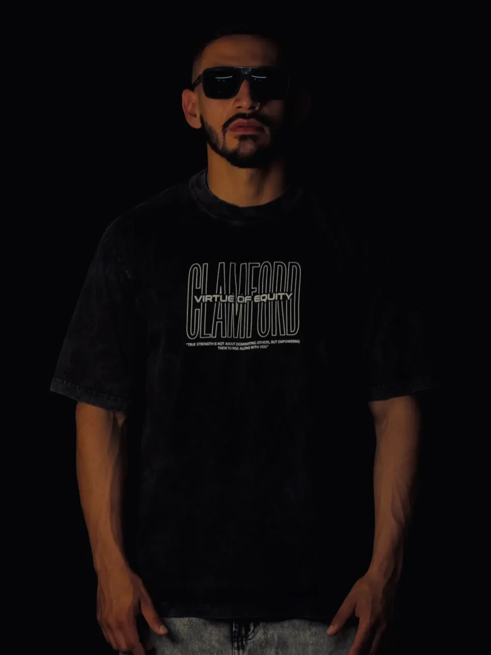 Camiseta Oversize Virtue of equity negra acidwash