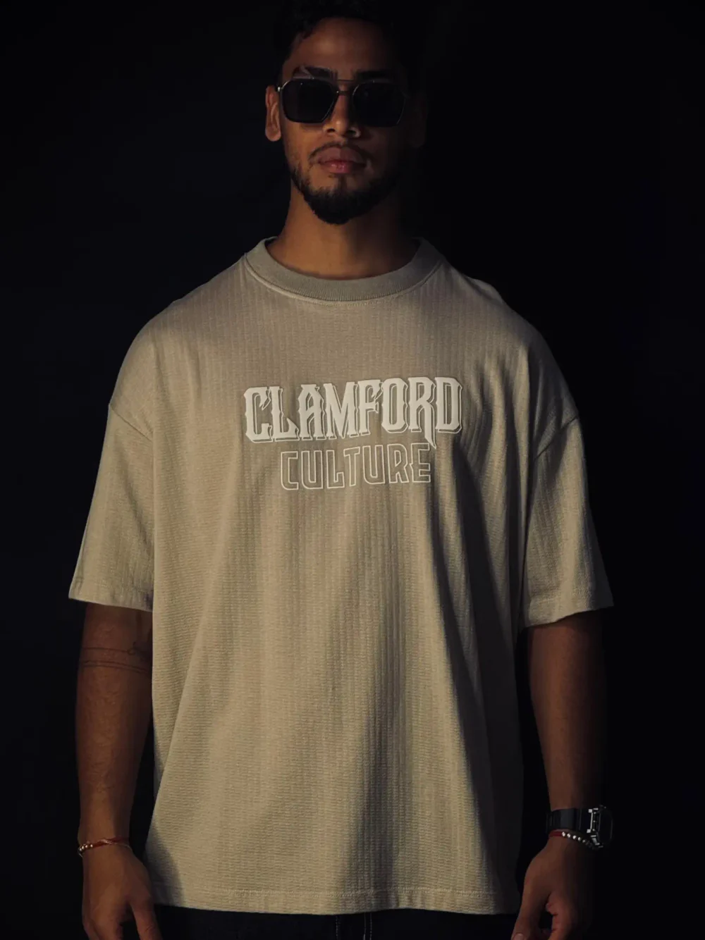 Camiseta Oversize Beige Clamford Culture